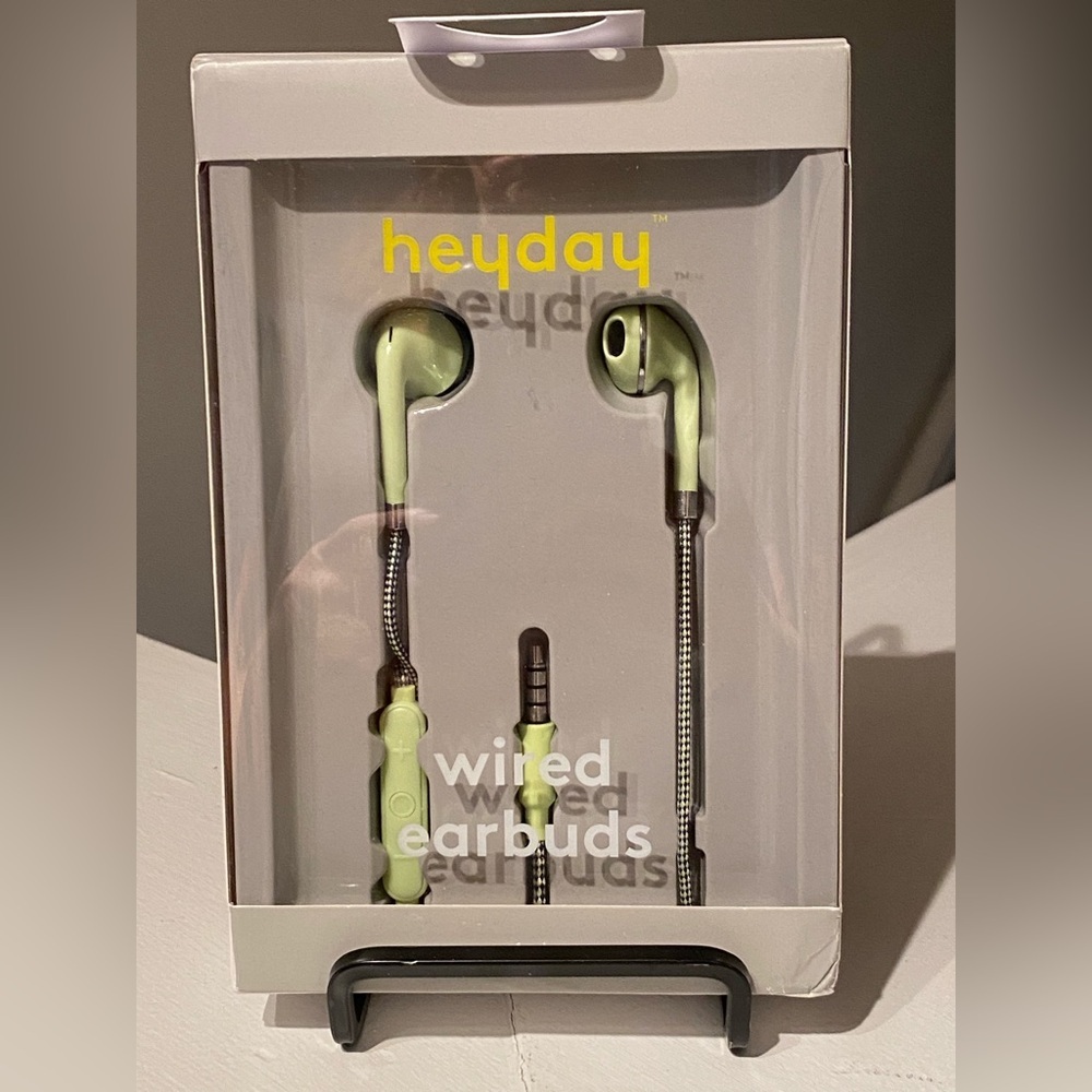 Heyday Wired Earbuds in Light green  and Soft Gray